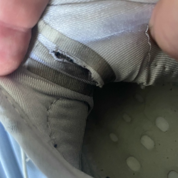 Zebra Yeezy 350s, NO INNER SOLE/SMALL TEAR ON REFLECTORS - Picture 3 of 3